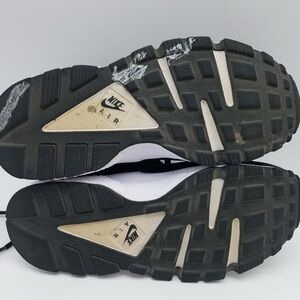 Nike Air Huarache Men’s Size 8 Black White Sneakers Authentic Clean FAST SALE